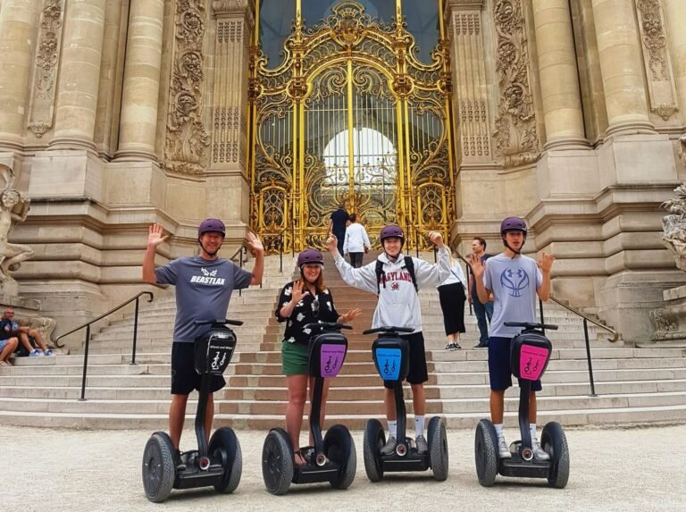 facade super u avec clients souriants