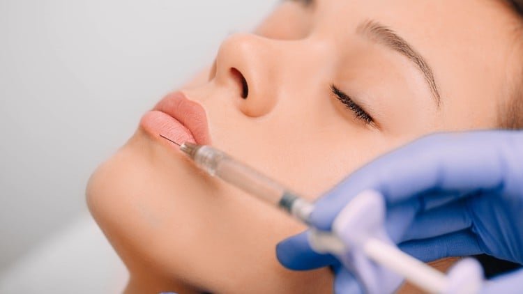 Comment suivre une formation injection acide hyaluronique sans diplôme