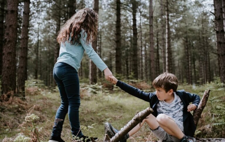 personnes aidant dautres dans diverses situations